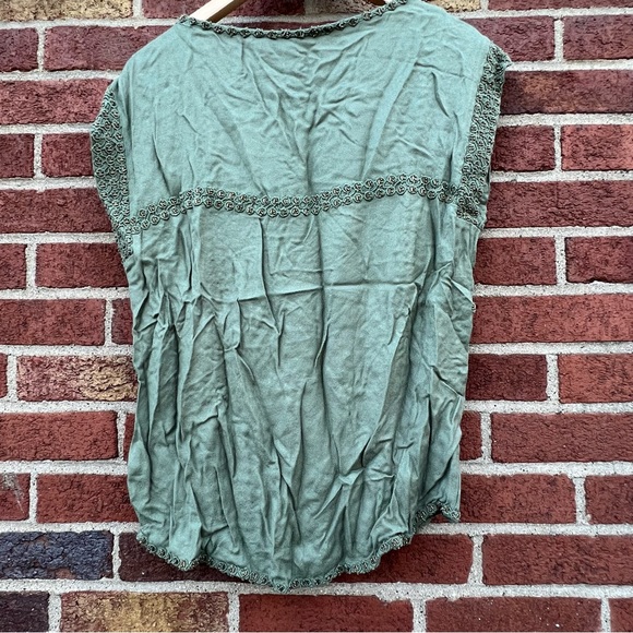 KUT From The Kloth Womens Cap Sleeve Blouse Embellished Gold Beaded Medium - Picture 2 of 8